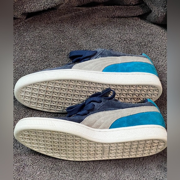 Men’s 6.5, women’s size 8. Puma Blue suede! - Picture 2 of 5